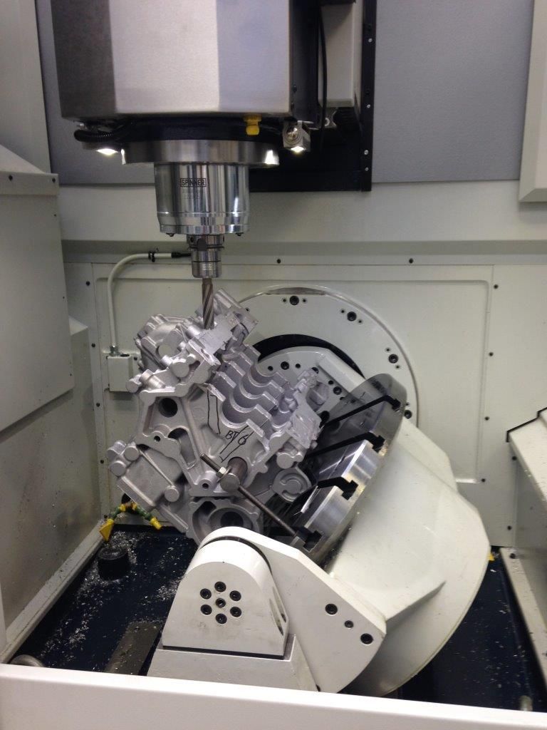 Spinner Motorblock Probenentnahme Zugproben CNC